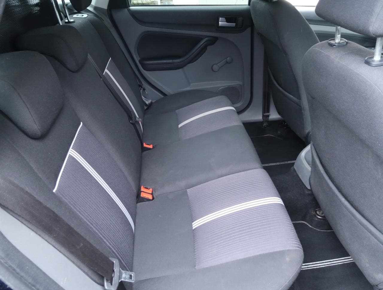 2010 Ford FOCUS - 13
