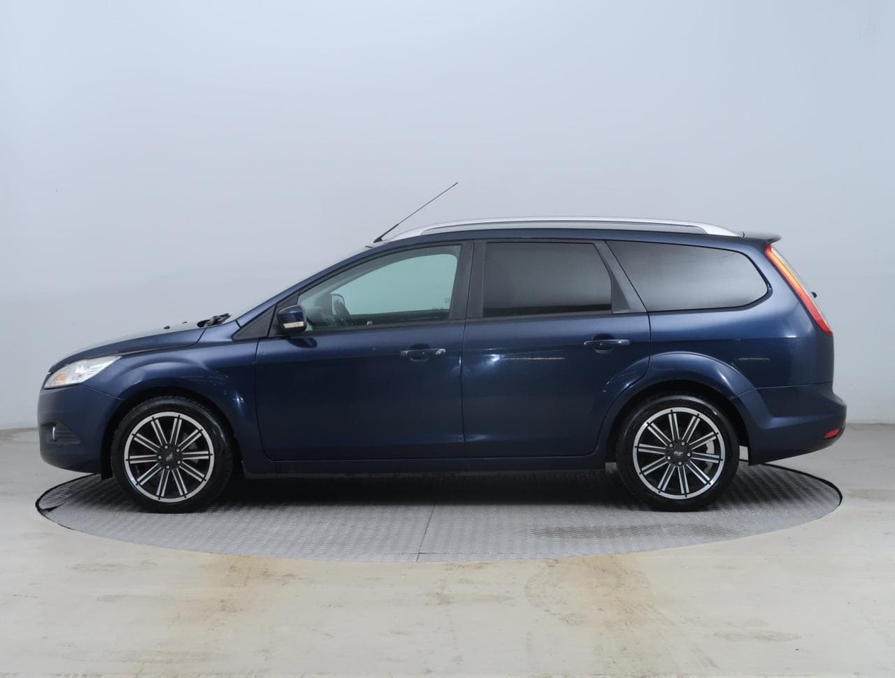 2010 Ford FOCUS - 4