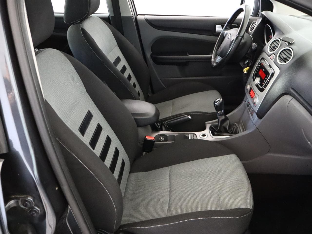 2010 Ford FOCUS - 10