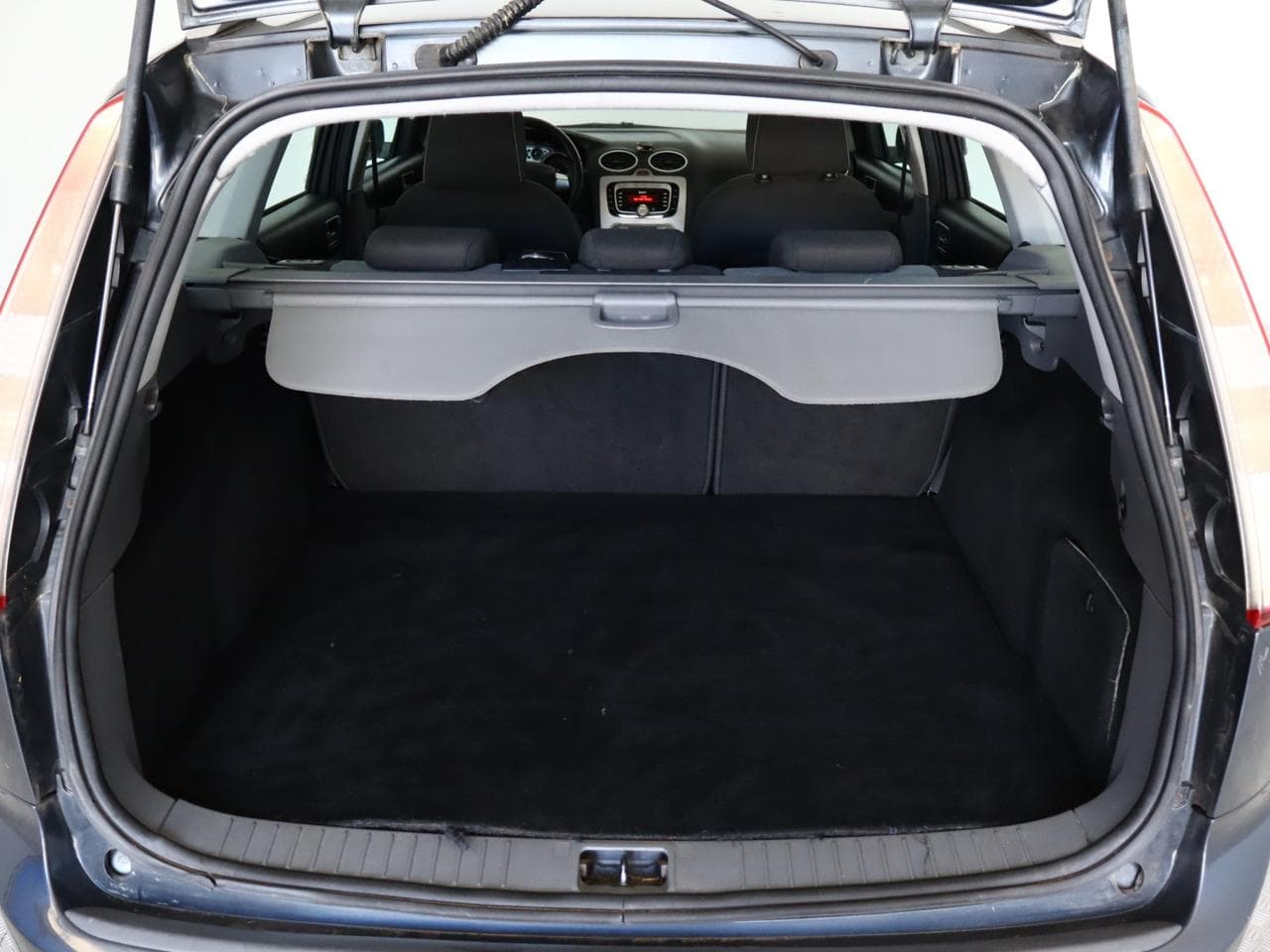 2010 Ford FOCUS - 16