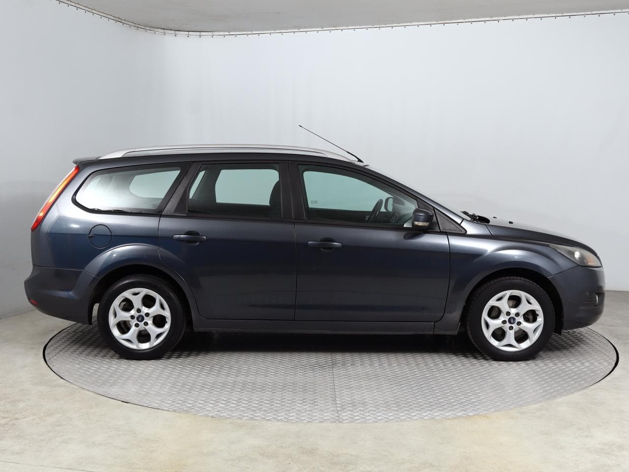 2010 Ford FOCUS - 8
