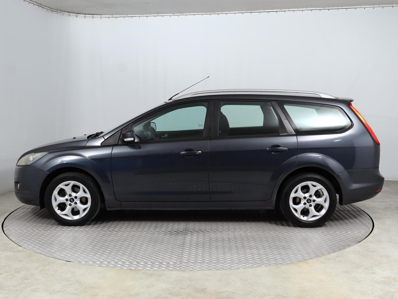 2010 Ford FOCUS - 4