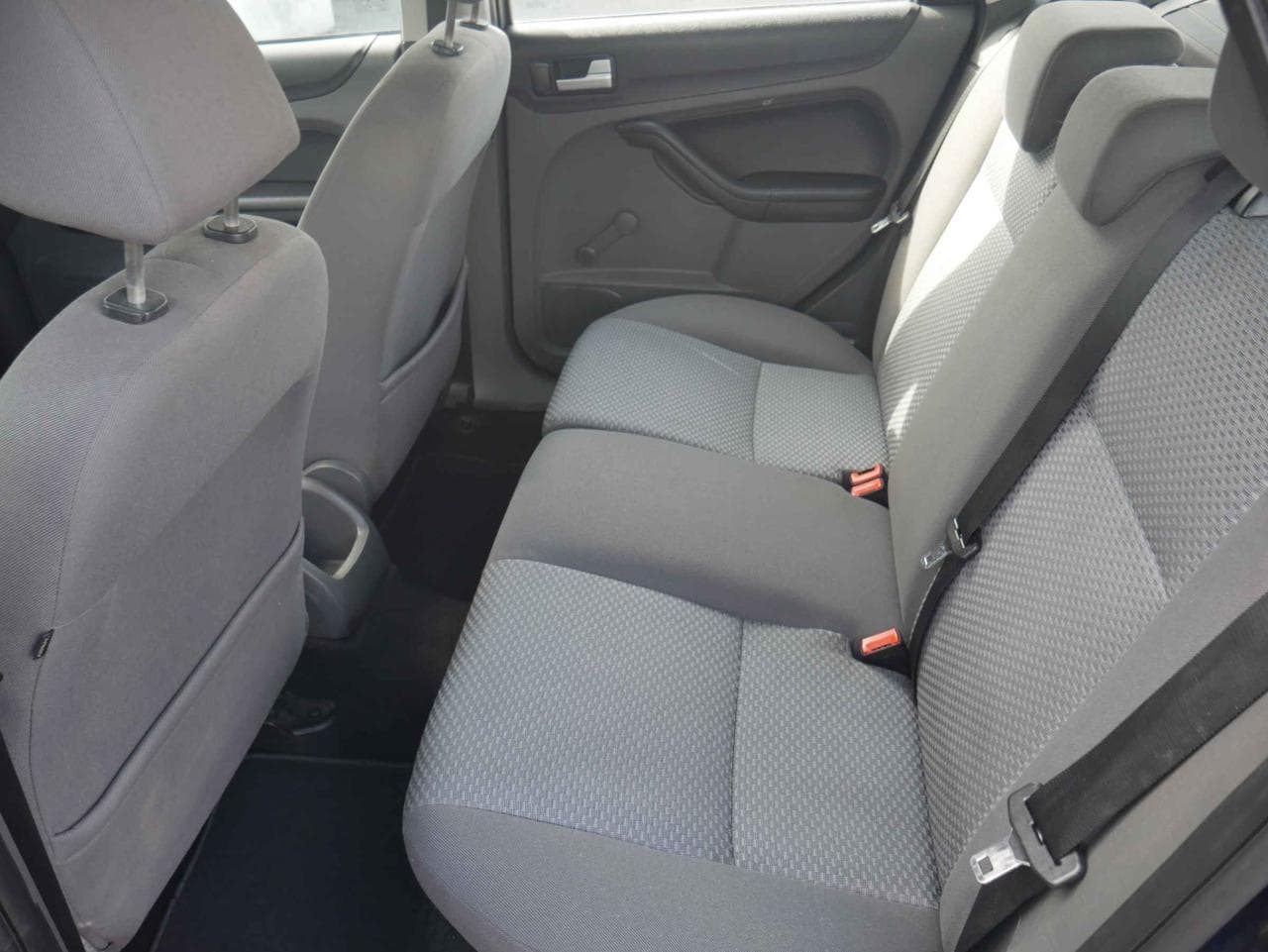 2007 Ford FOCUS - 10