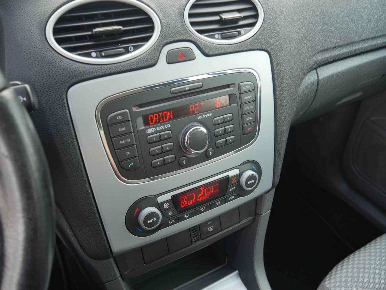 2007 Ford FOCUS - 11