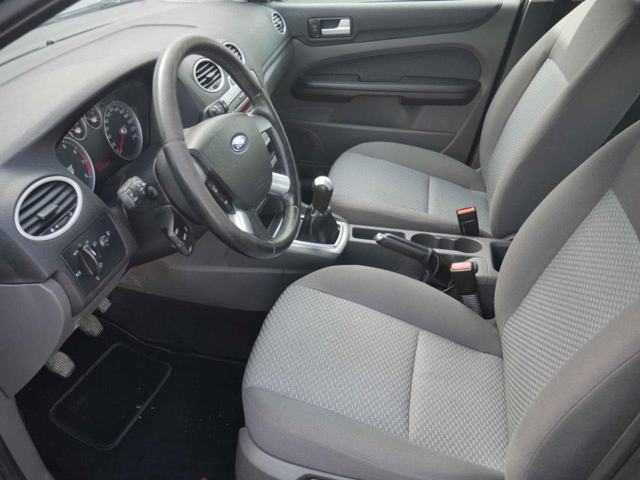 2007 Ford FOCUS - 9