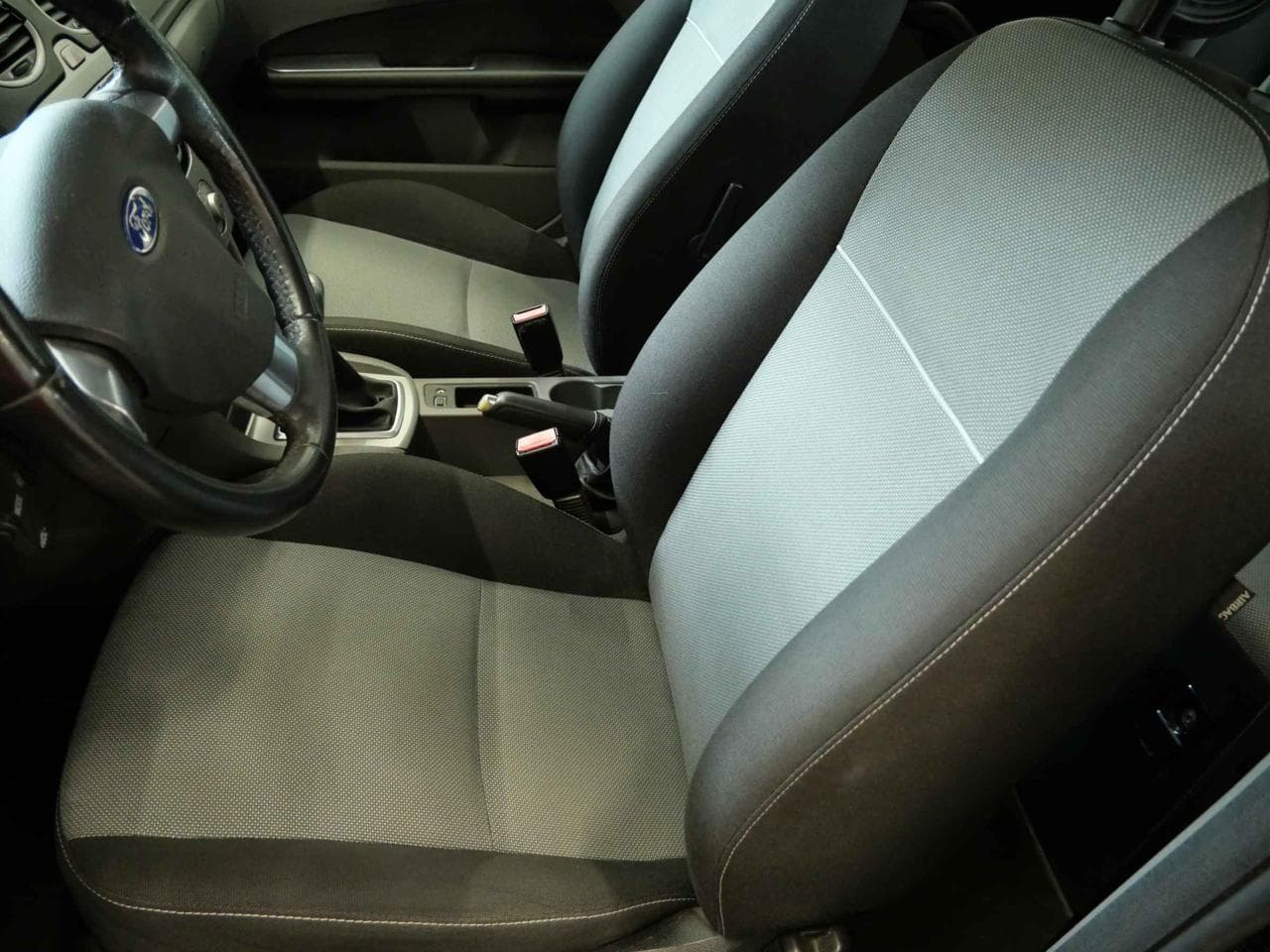 2010 Ford FOCUS - 19
