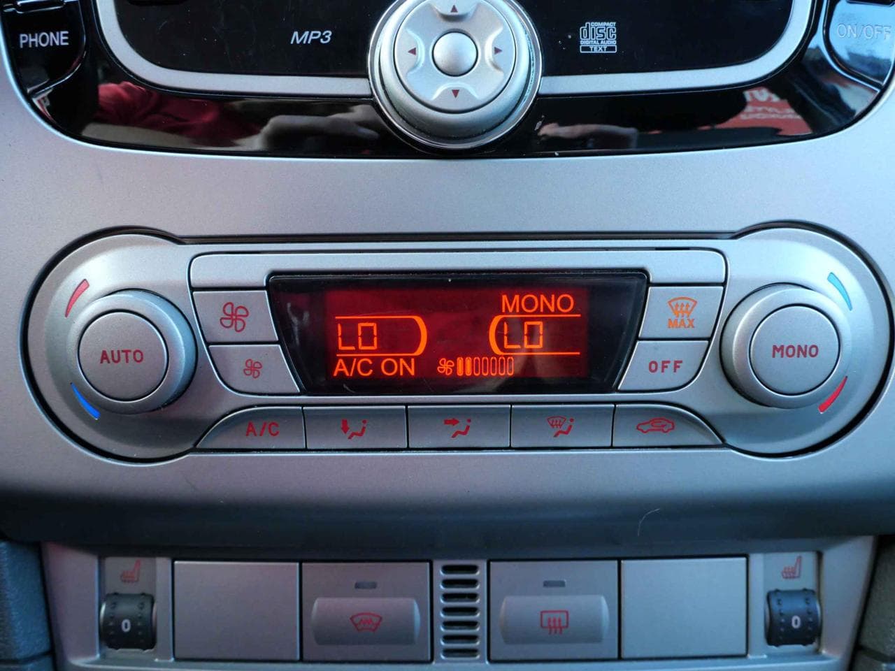 2010 Ford FOCUS - 30