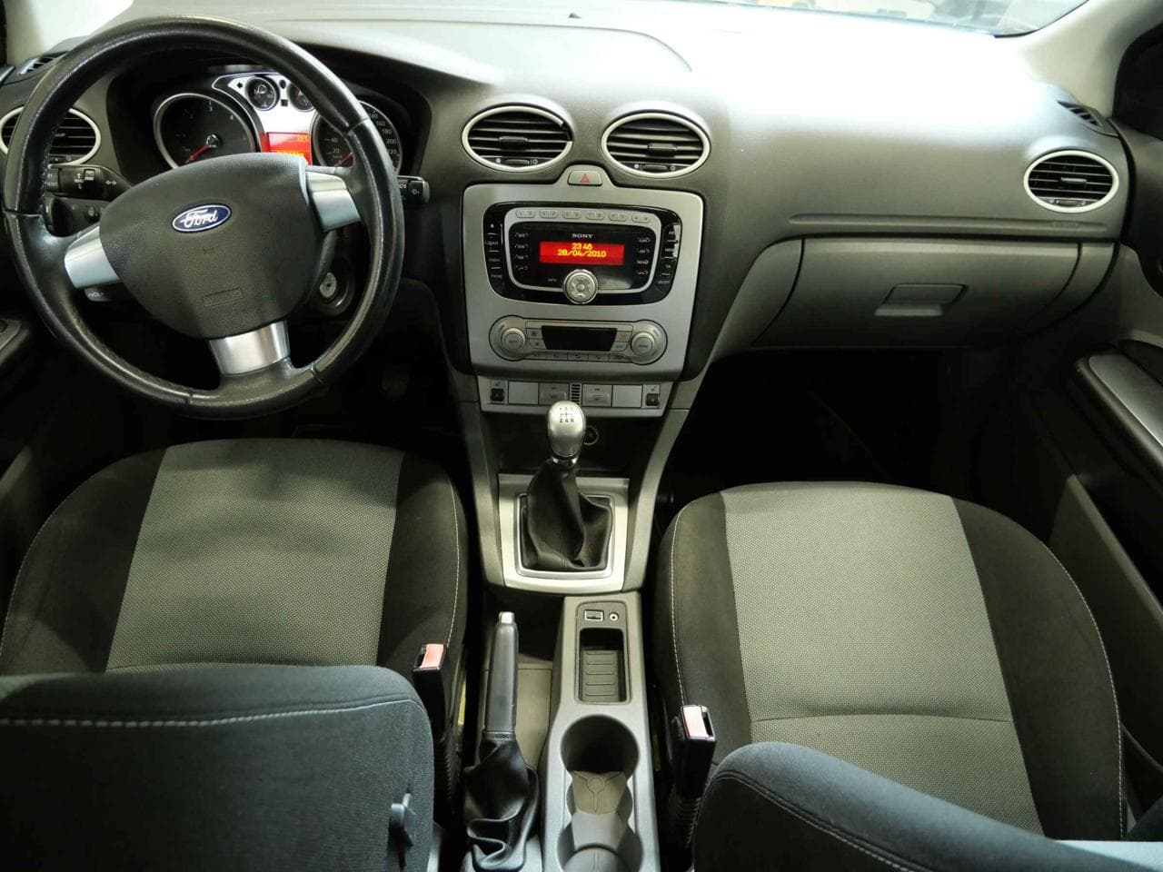 2010 Ford FOCUS - 15