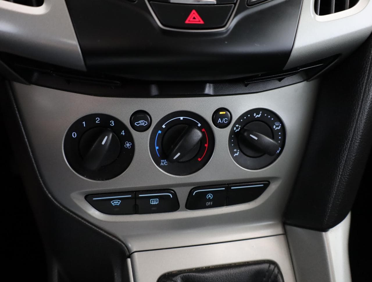 2013 Ford FOCUS - 23