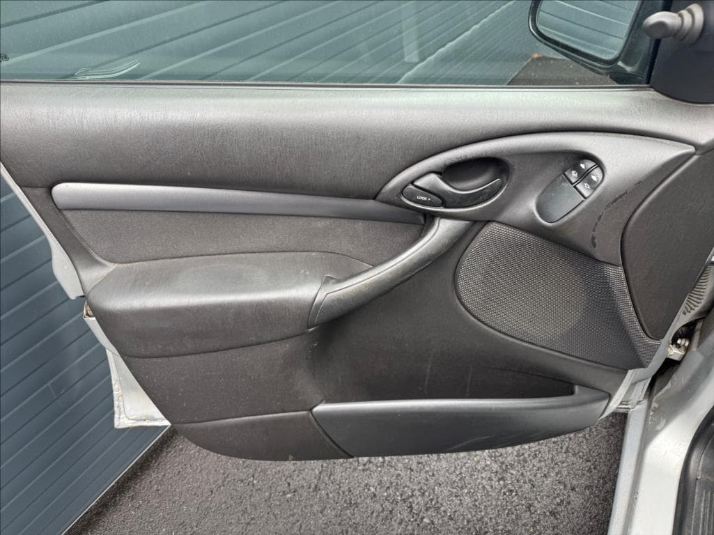 2003 Ford FOCUS - 20