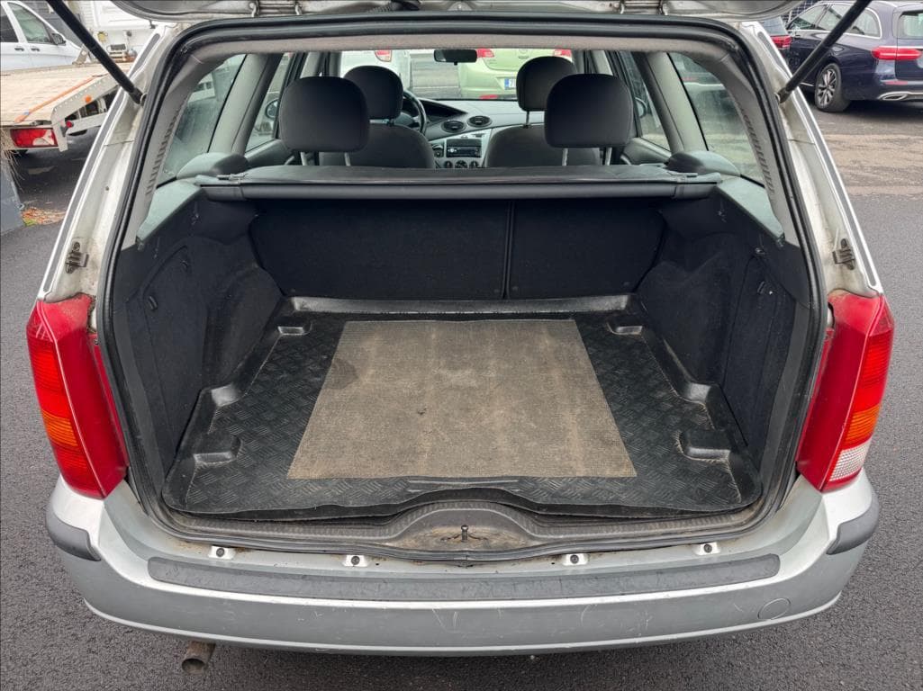 2003 Ford FOCUS - 10