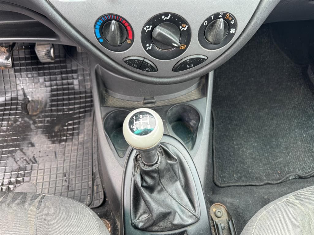 2003 Ford FOCUS - 18