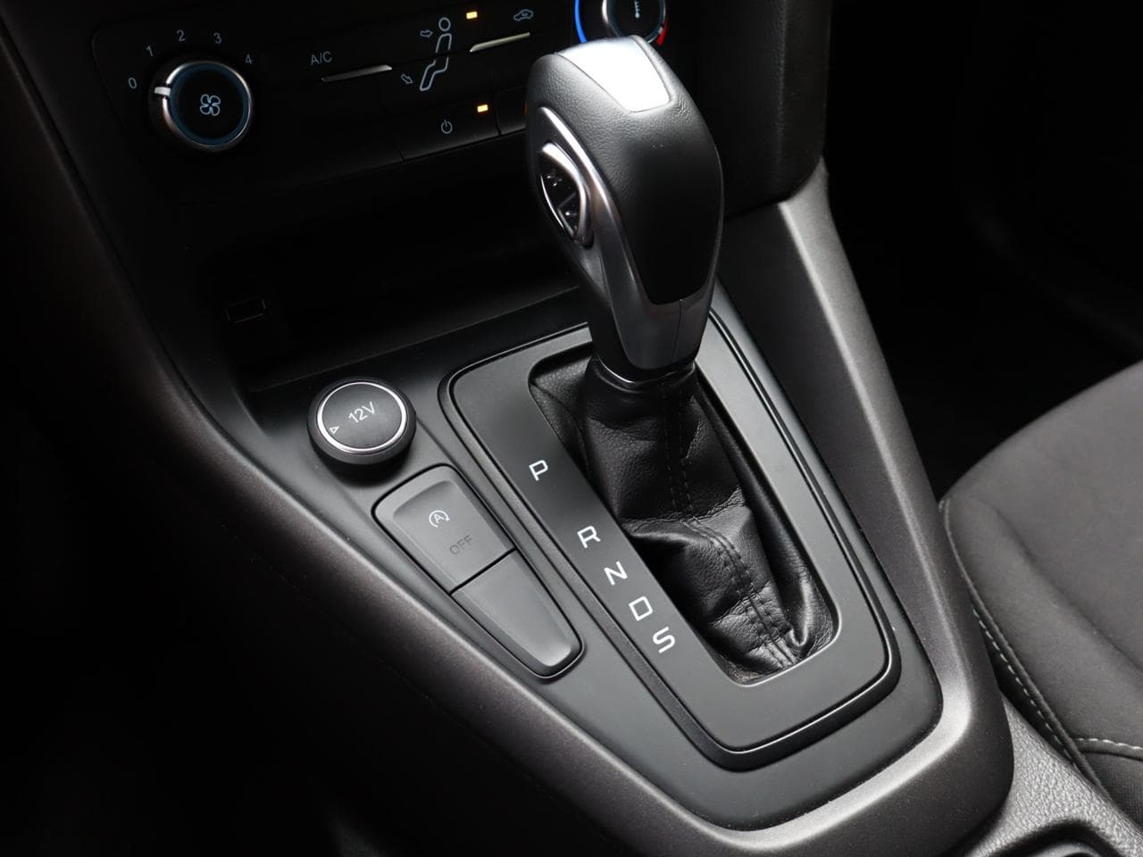 2015 Ford FOCUS - 26