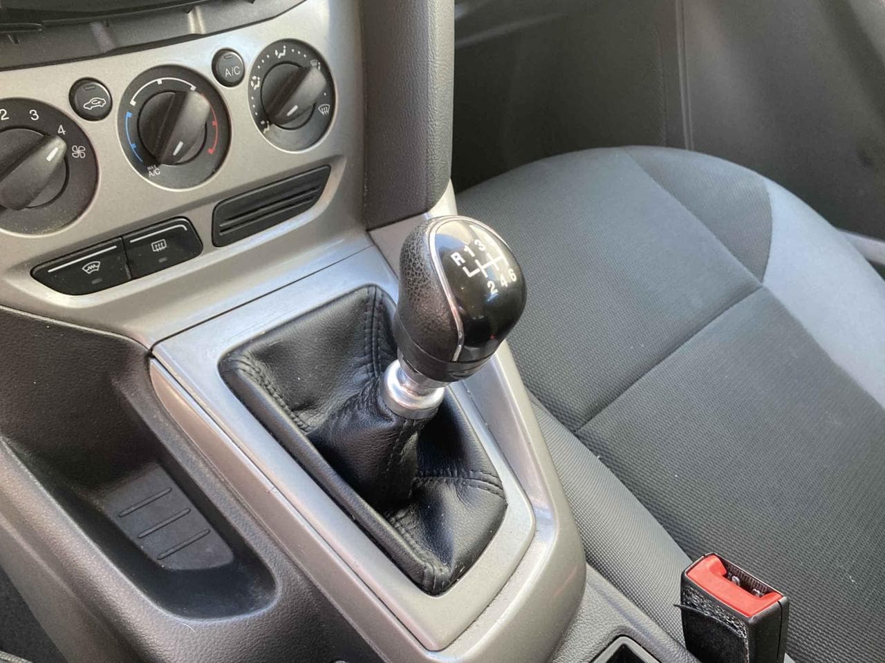 2012 Ford FOCUS - 25