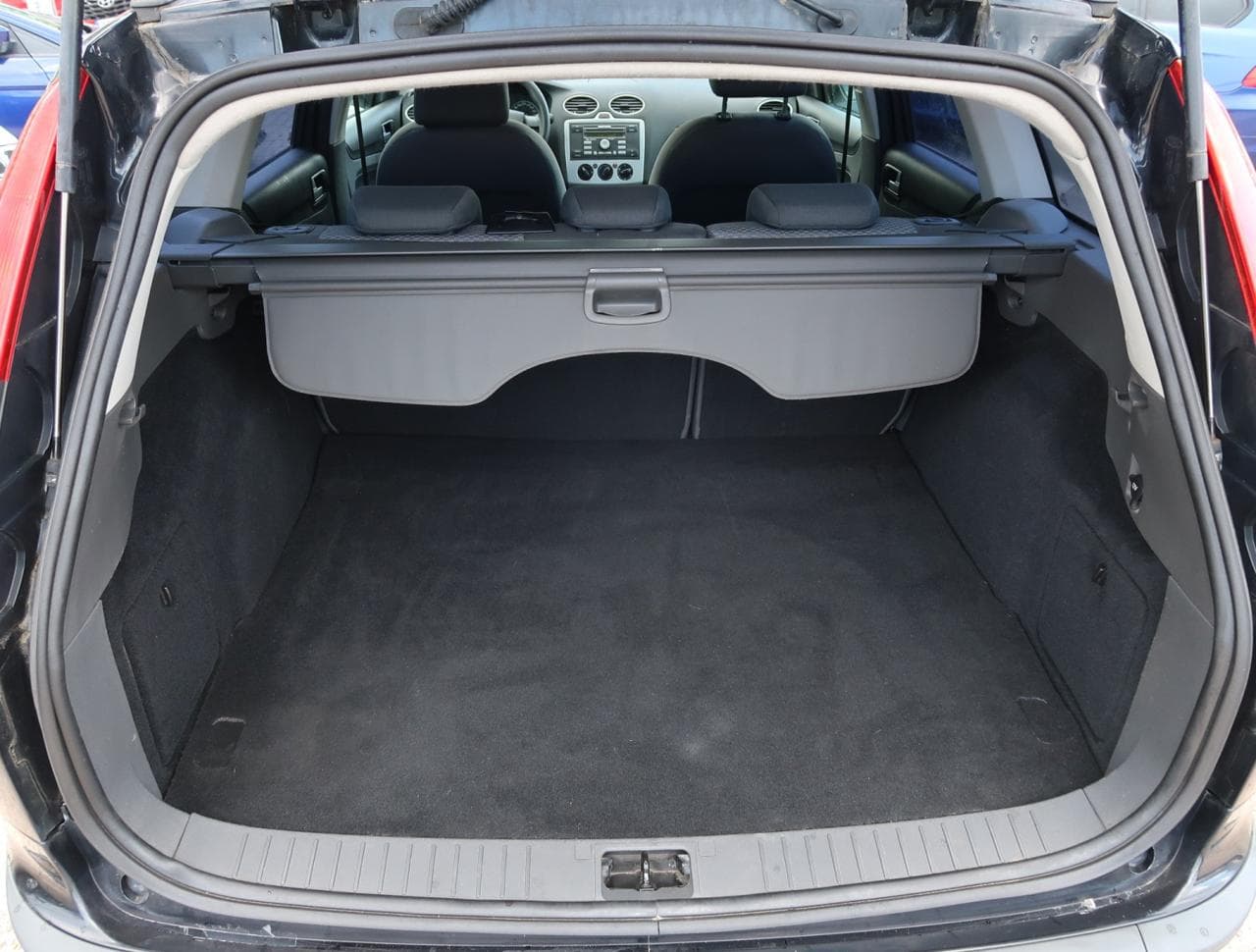 2006 Ford FOCUS - 32