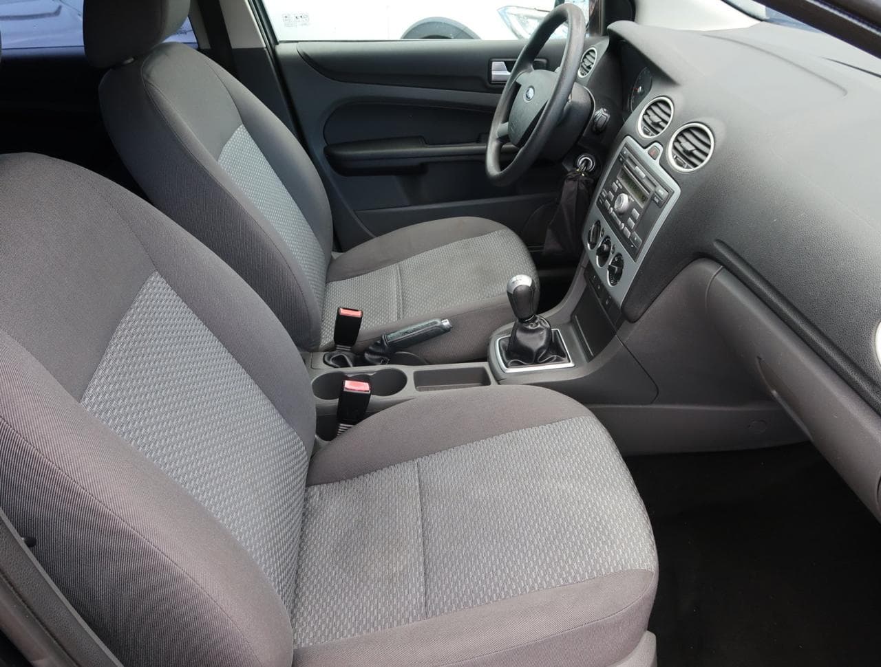 2006 Ford FOCUS - 19