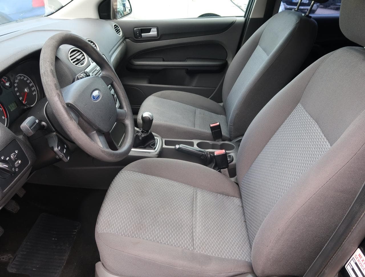 2006 Ford FOCUS - 27
