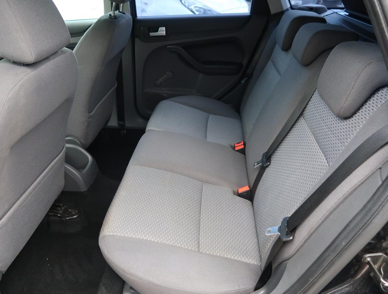 2006 Ford FOCUS - 25