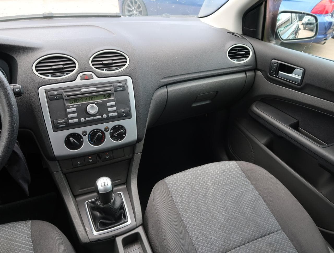 2006 Ford FOCUS - 18