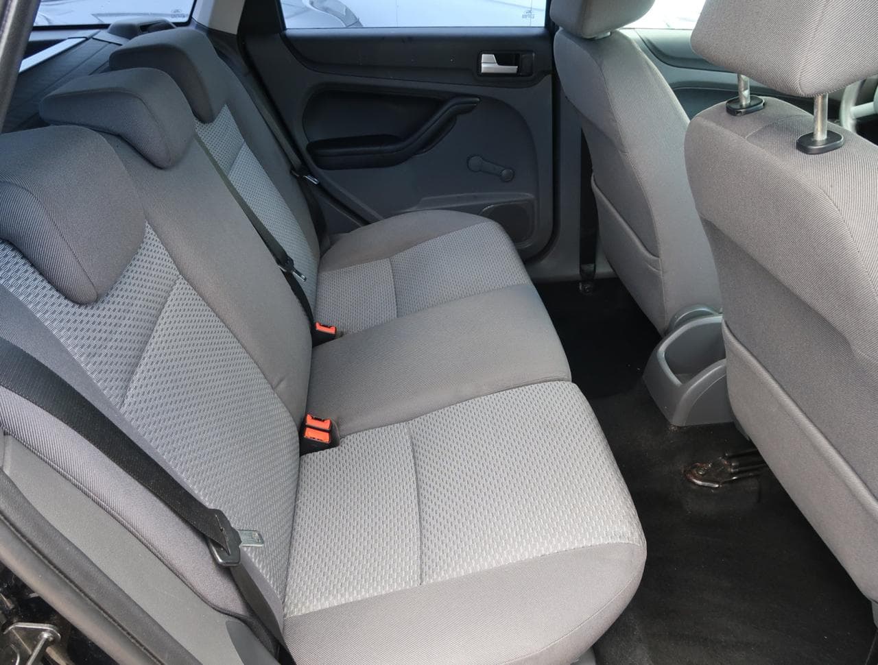 2006 Ford FOCUS - 21