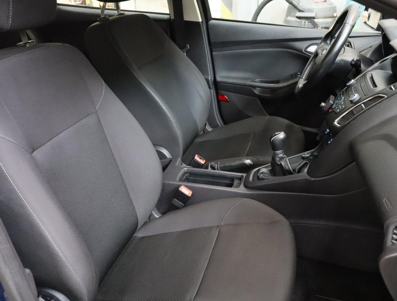 2015 Ford FOCUS - 12
