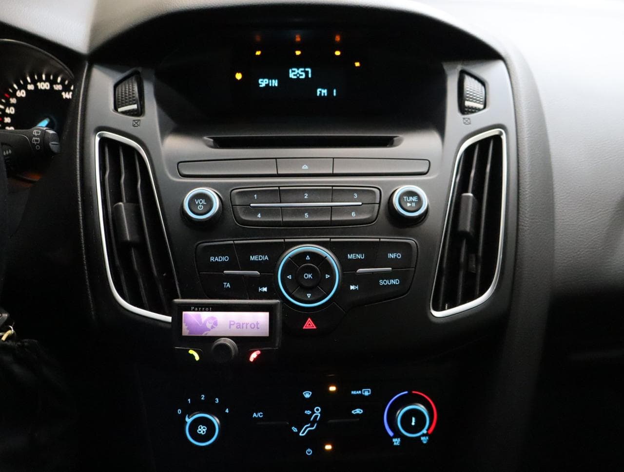 2015 Ford FOCUS - 23