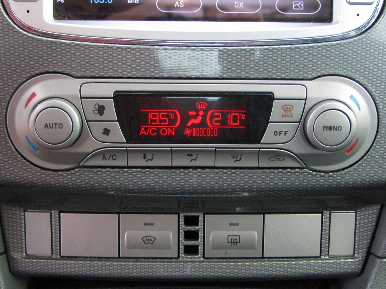 2008 Ford FOCUS - 26