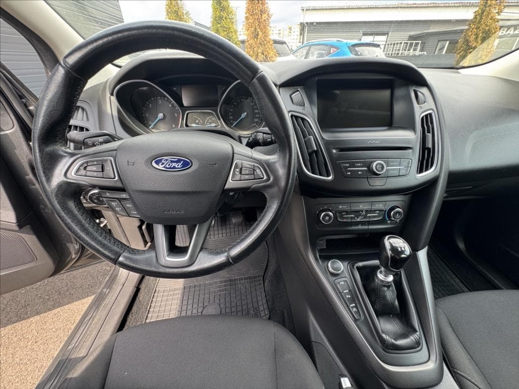 2017 Ford FOCUS - 28
