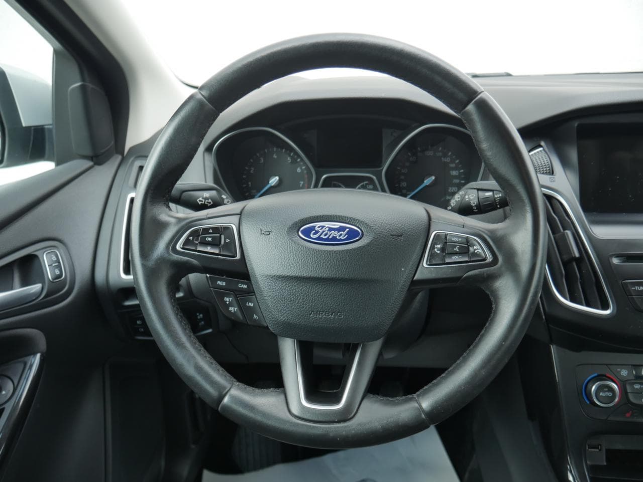 2017 Ford FOCUS - 16