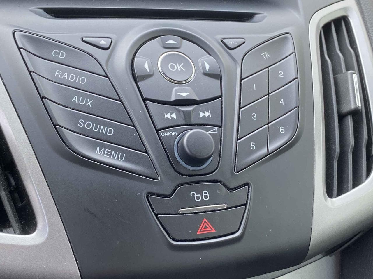 2013 Ford FOCUS - 26