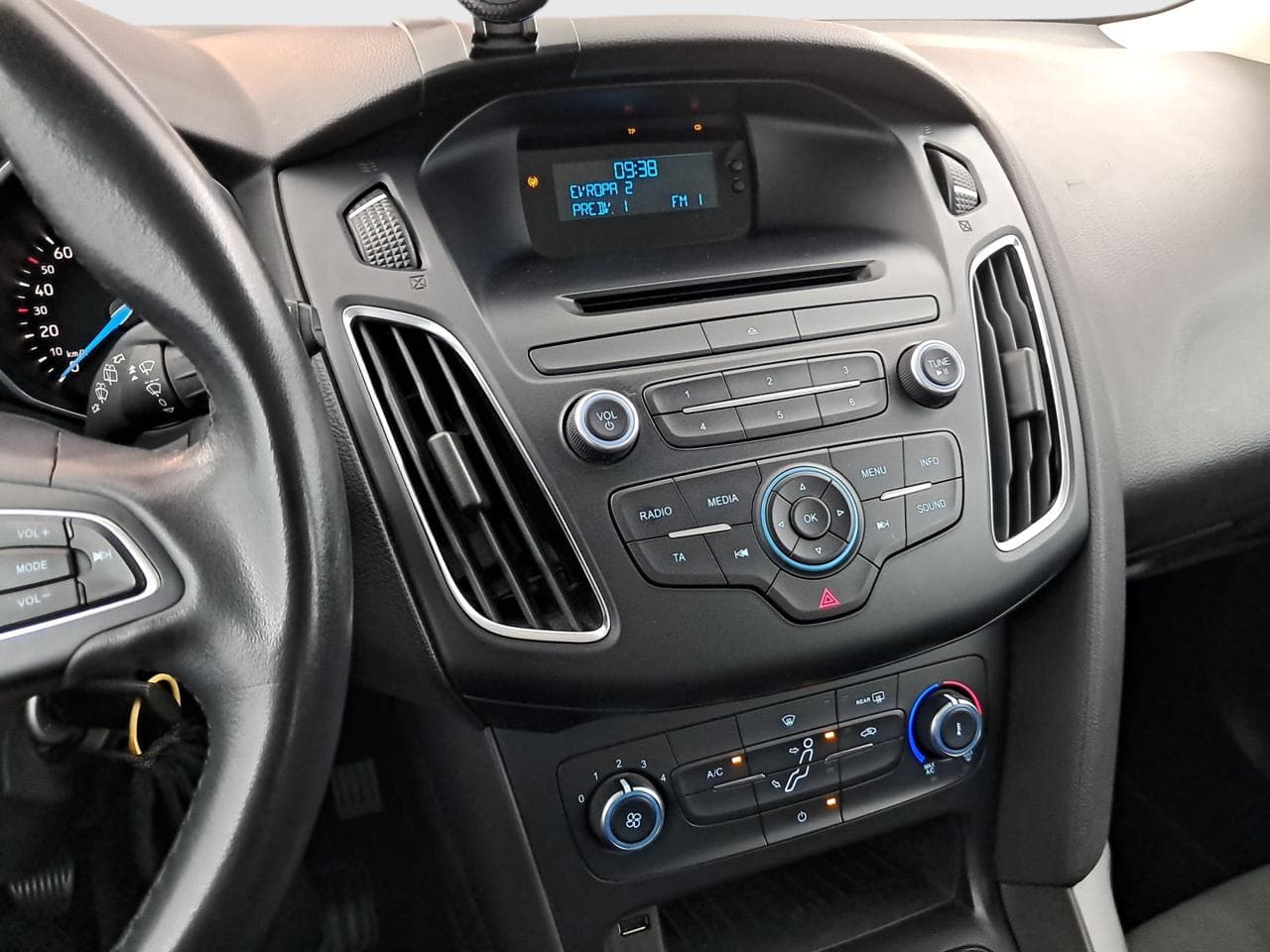 2016 Ford FOCUS - 30