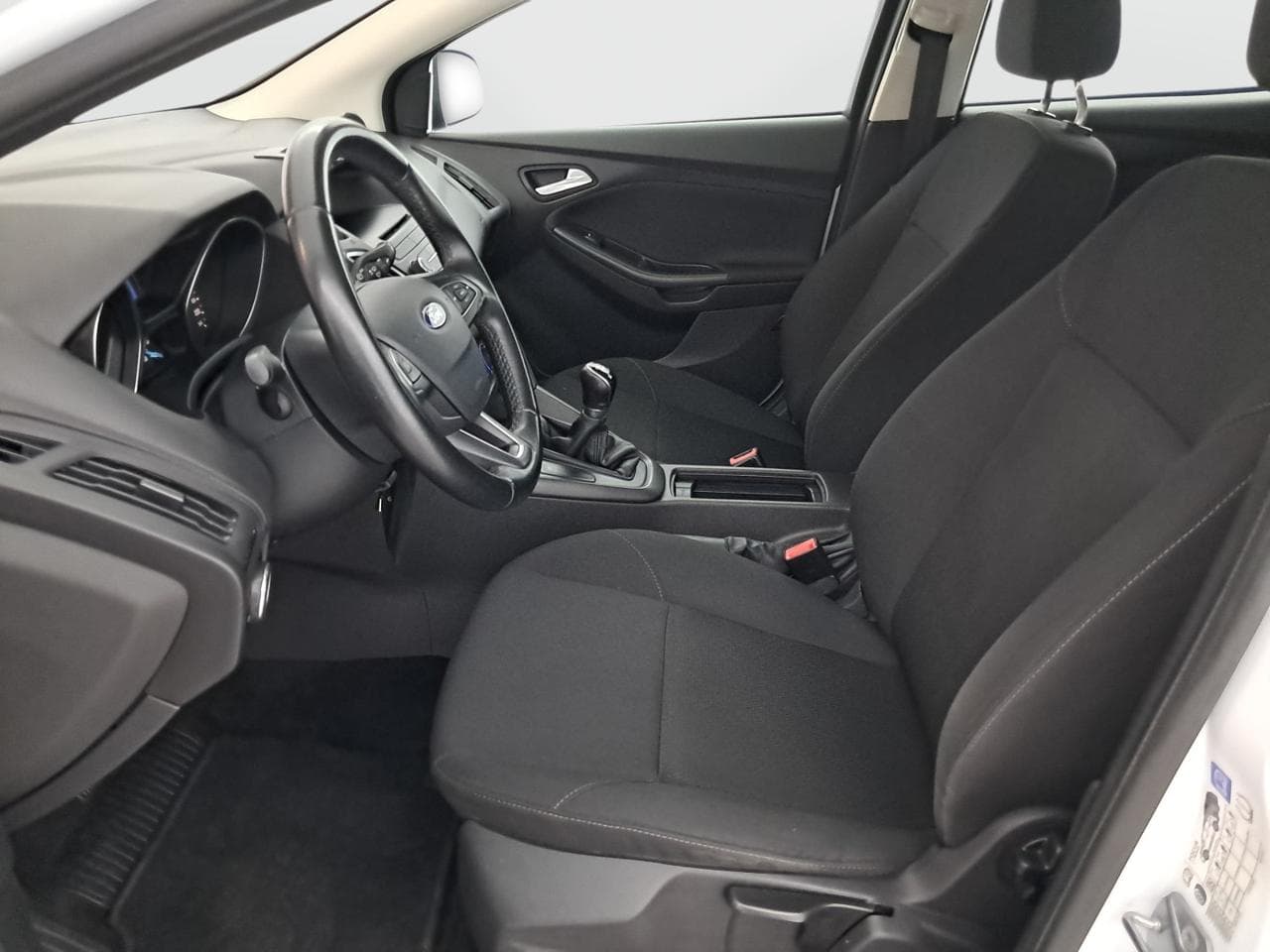 2016 Ford FOCUS - 26