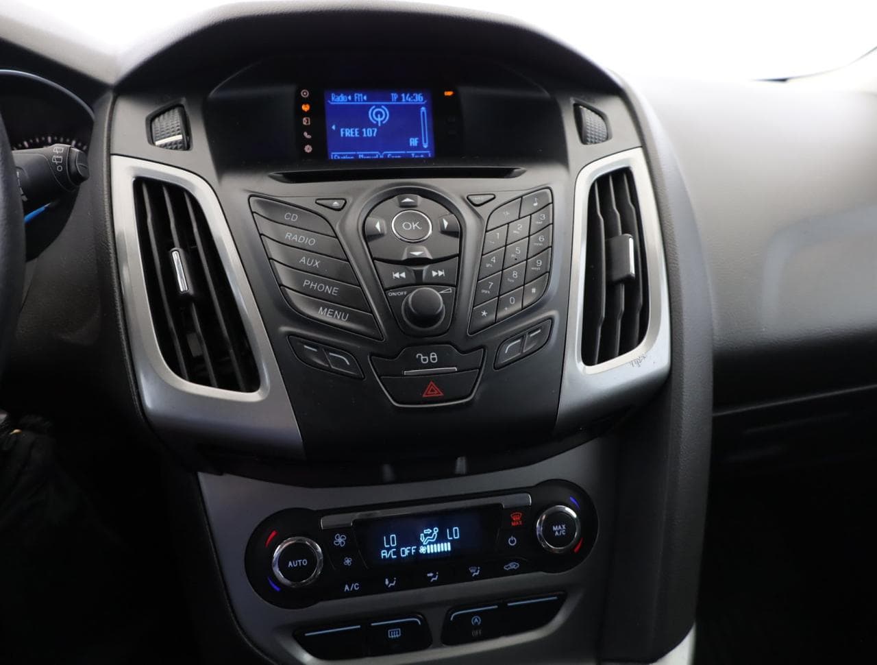 2011 Ford FOCUS - 30