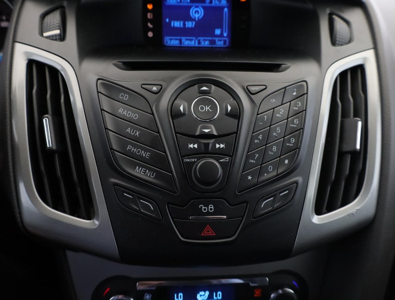 2011 Ford FOCUS - 36