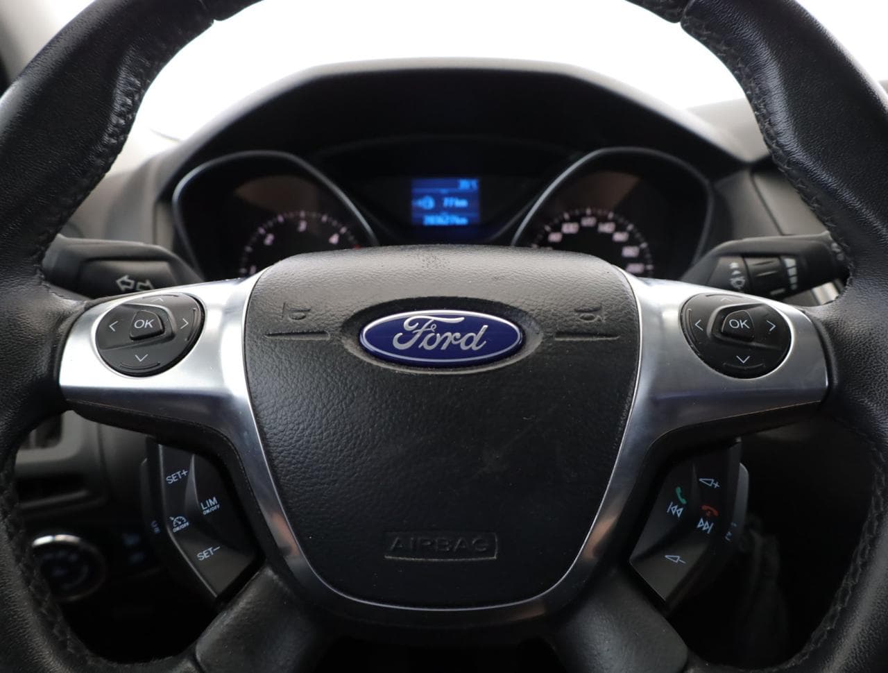 2011 Ford FOCUS - 26