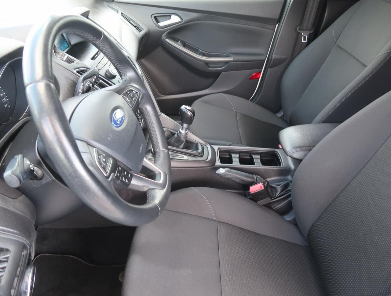 2016 Ford FOCUS - 16