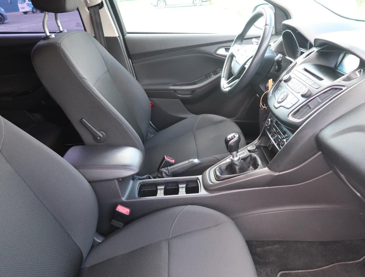 2016 Ford FOCUS - 12
