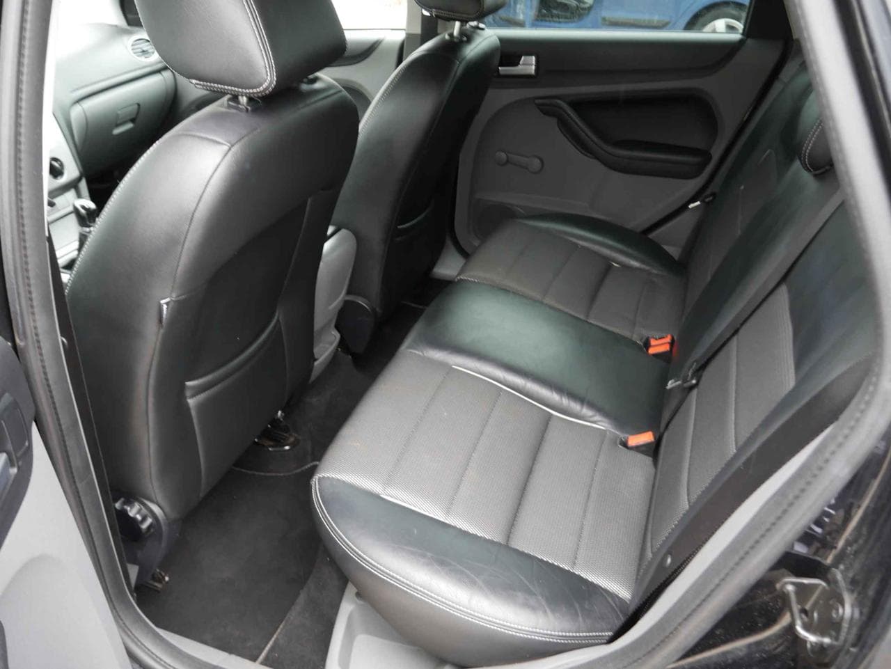 2009 Ford FOCUS - 10