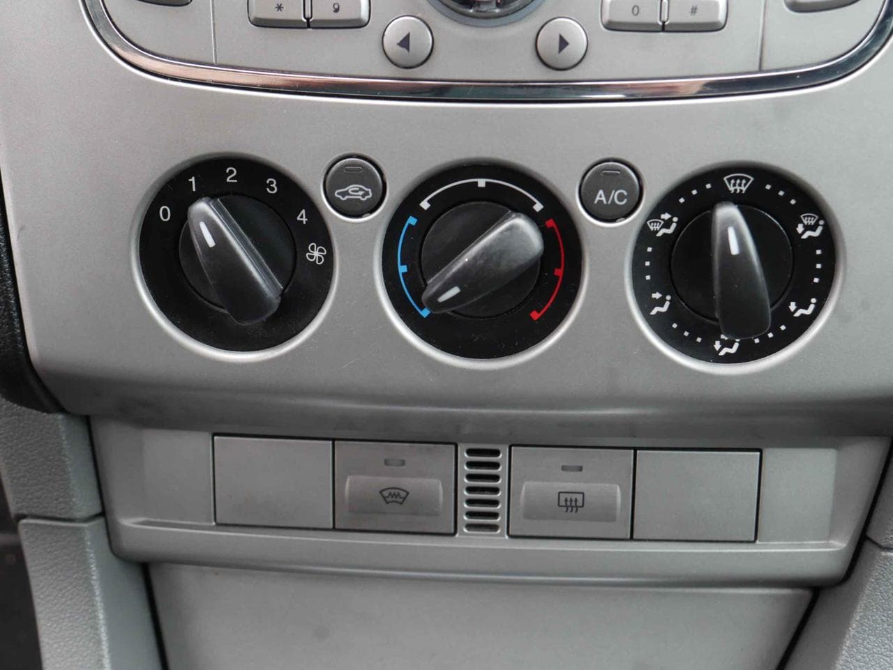 2009 Ford FOCUS - 13