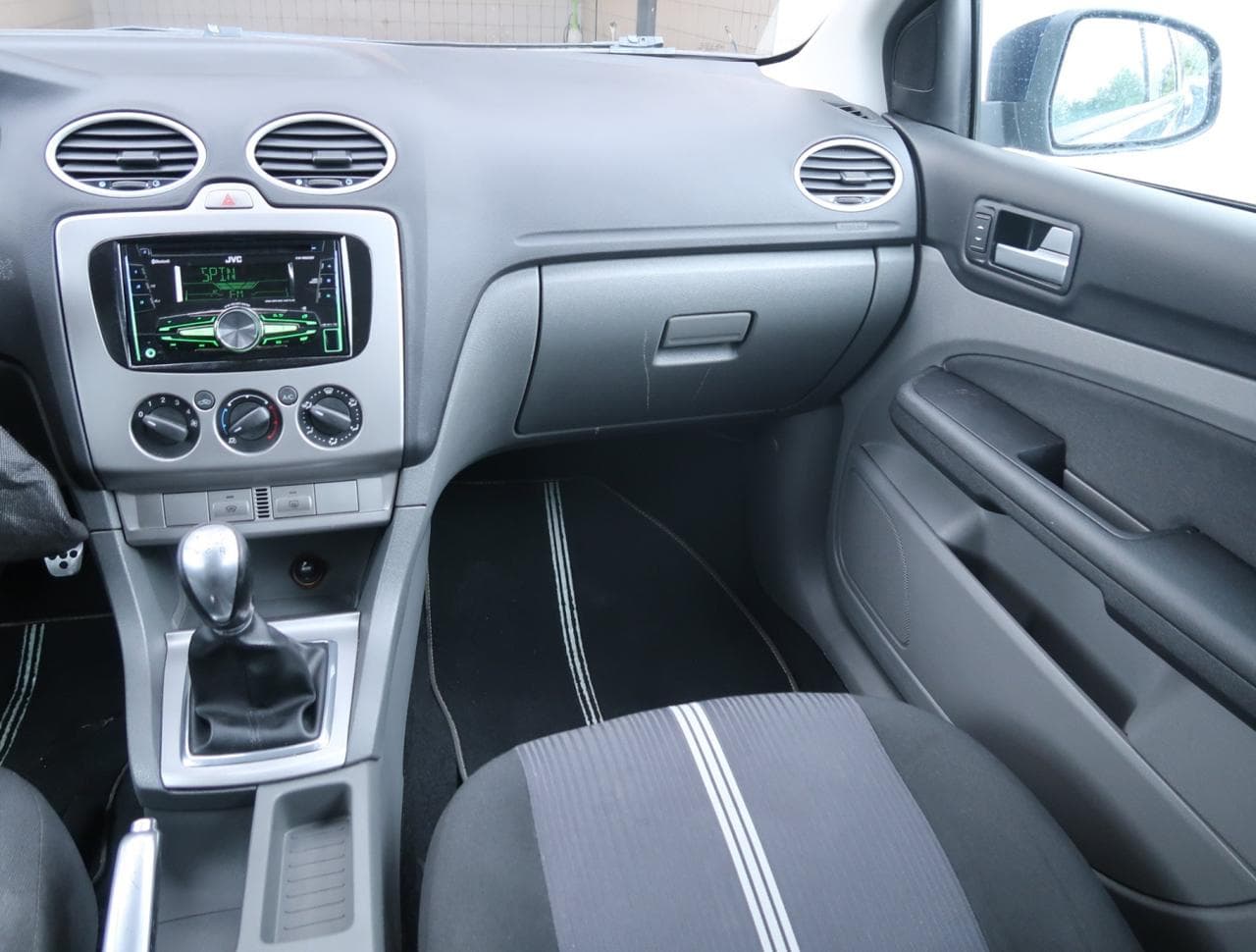 2010 Ford FOCUS - 11