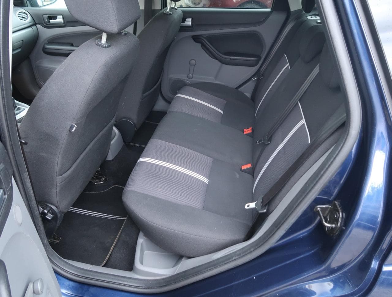 2010 Ford FOCUS - 15