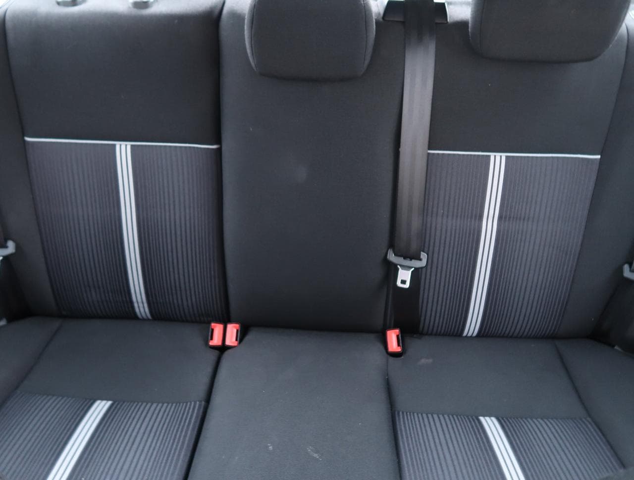 2010 Ford FOCUS - 14