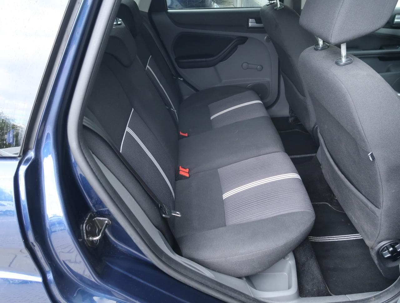2010 Ford FOCUS - 13