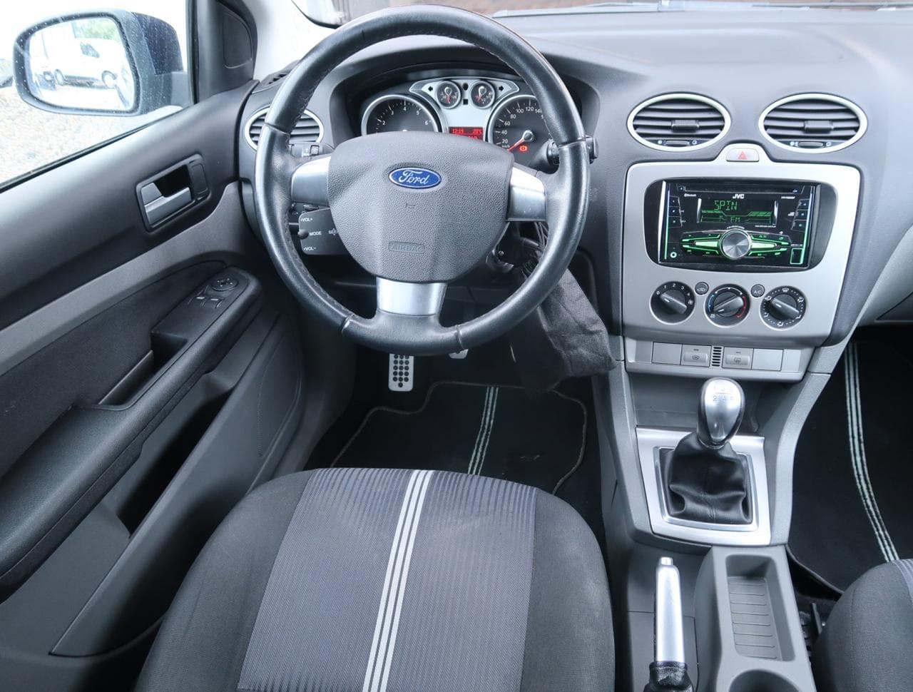 2010 Ford FOCUS - 9