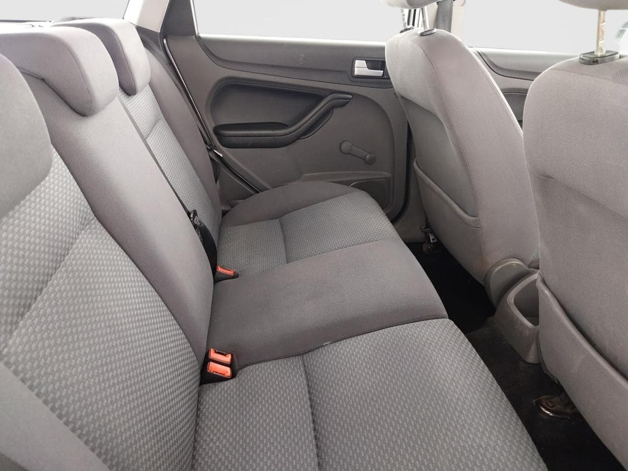 2005 Ford FOCUS - 13