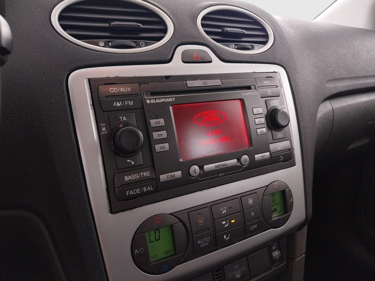 2005 Ford FOCUS - 19