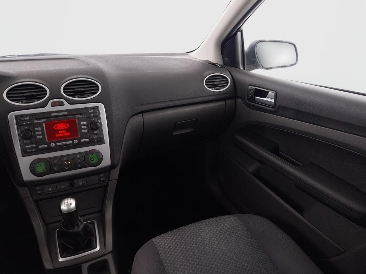 2005 Ford FOCUS - 10