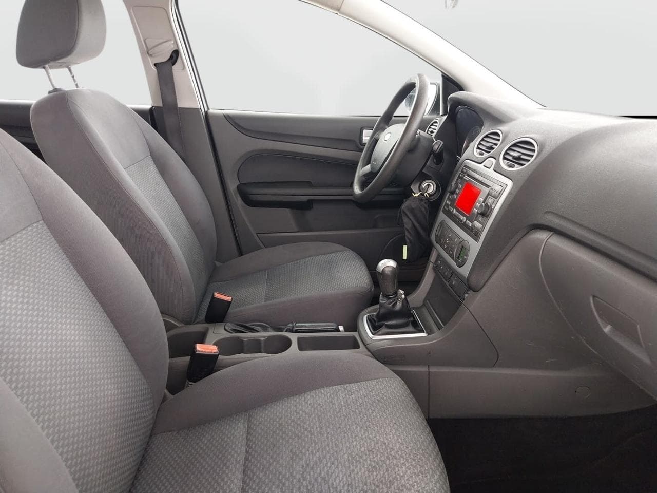 2005 Ford FOCUS - 12