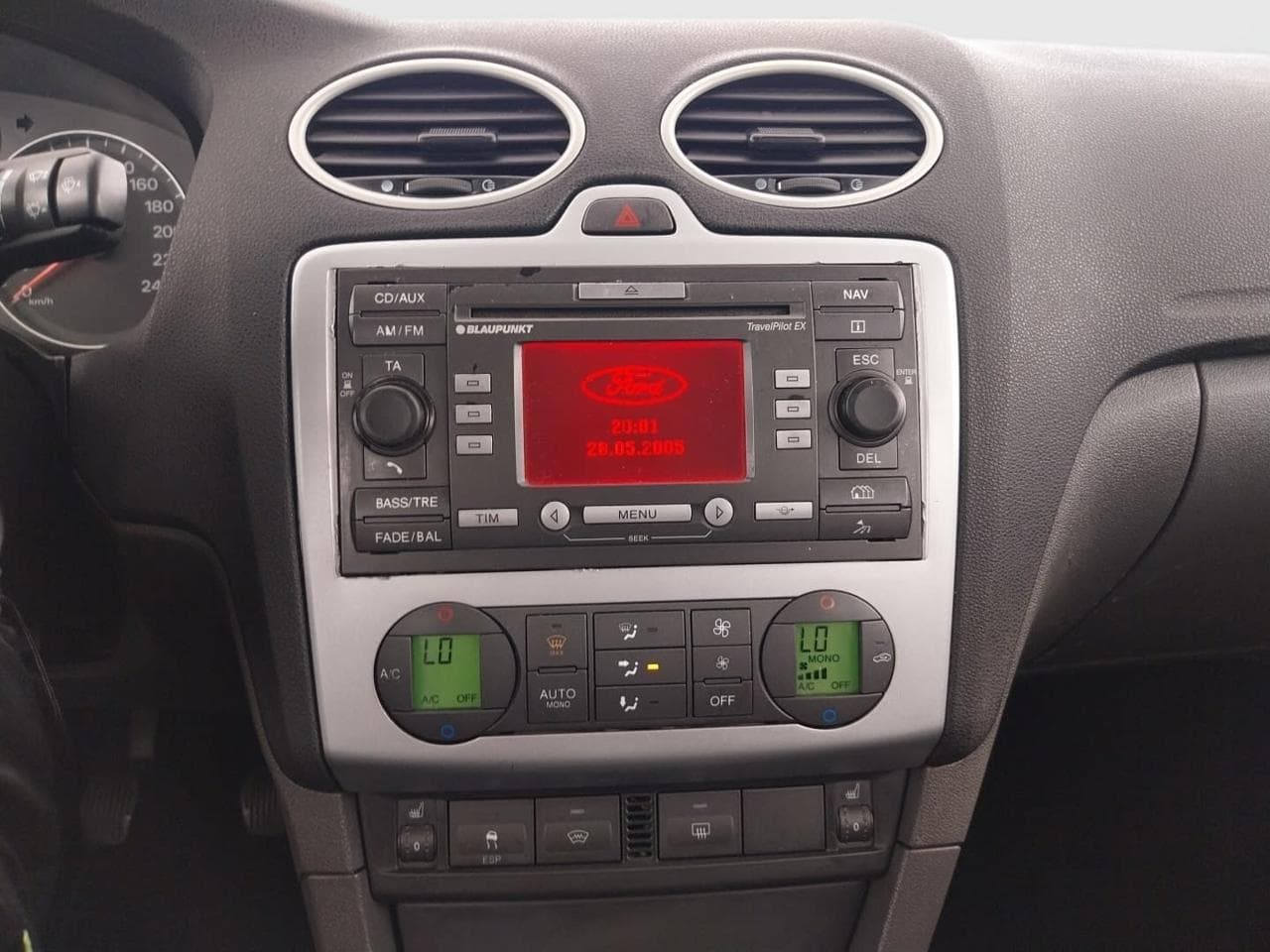 2005 Ford FOCUS - 18