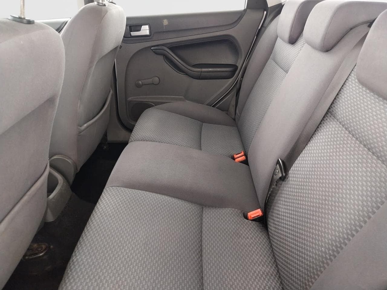 2005 Ford FOCUS - 15